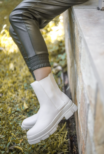 SEVEN OFF-WHITE CHELSEA BOOTIES