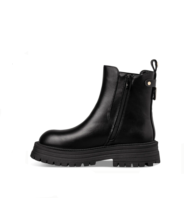 CHELSEA BOOTS