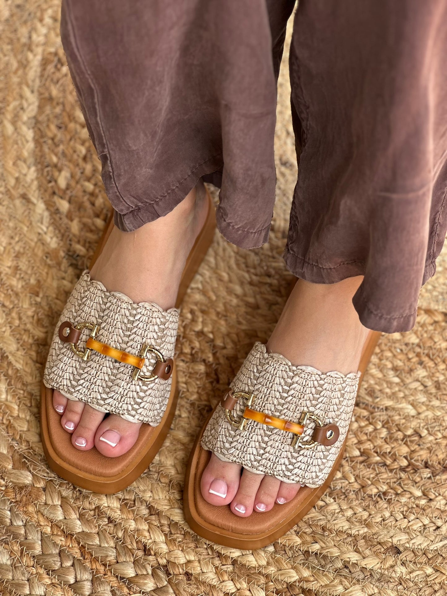 Flatforms δερμάτινα σανδάλια με φαρδιά φάσα Ragazza 01163