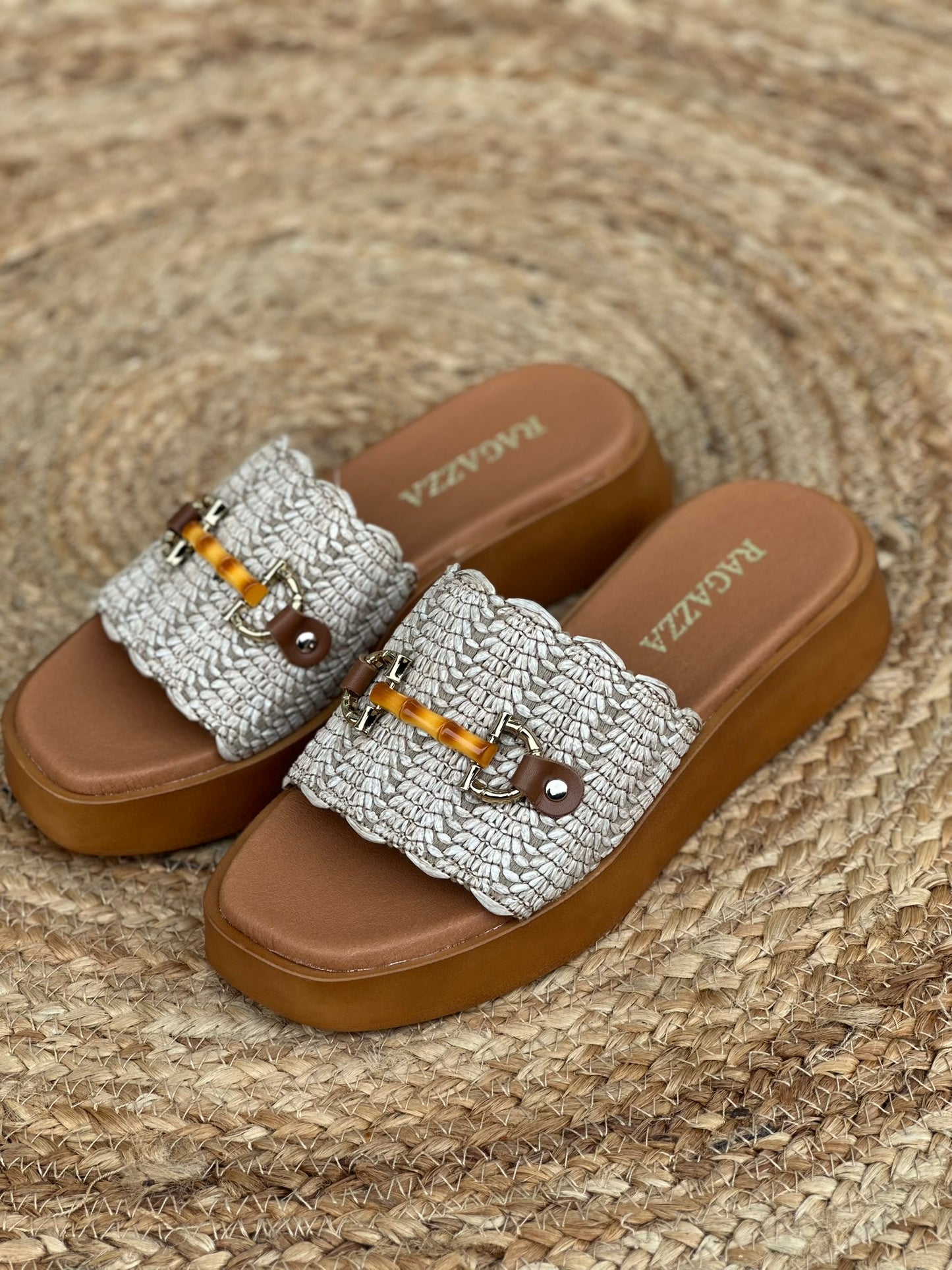 Flatforms δερμάτινα σανδάλια με φαρδιά φάσα Ragazza 01163
