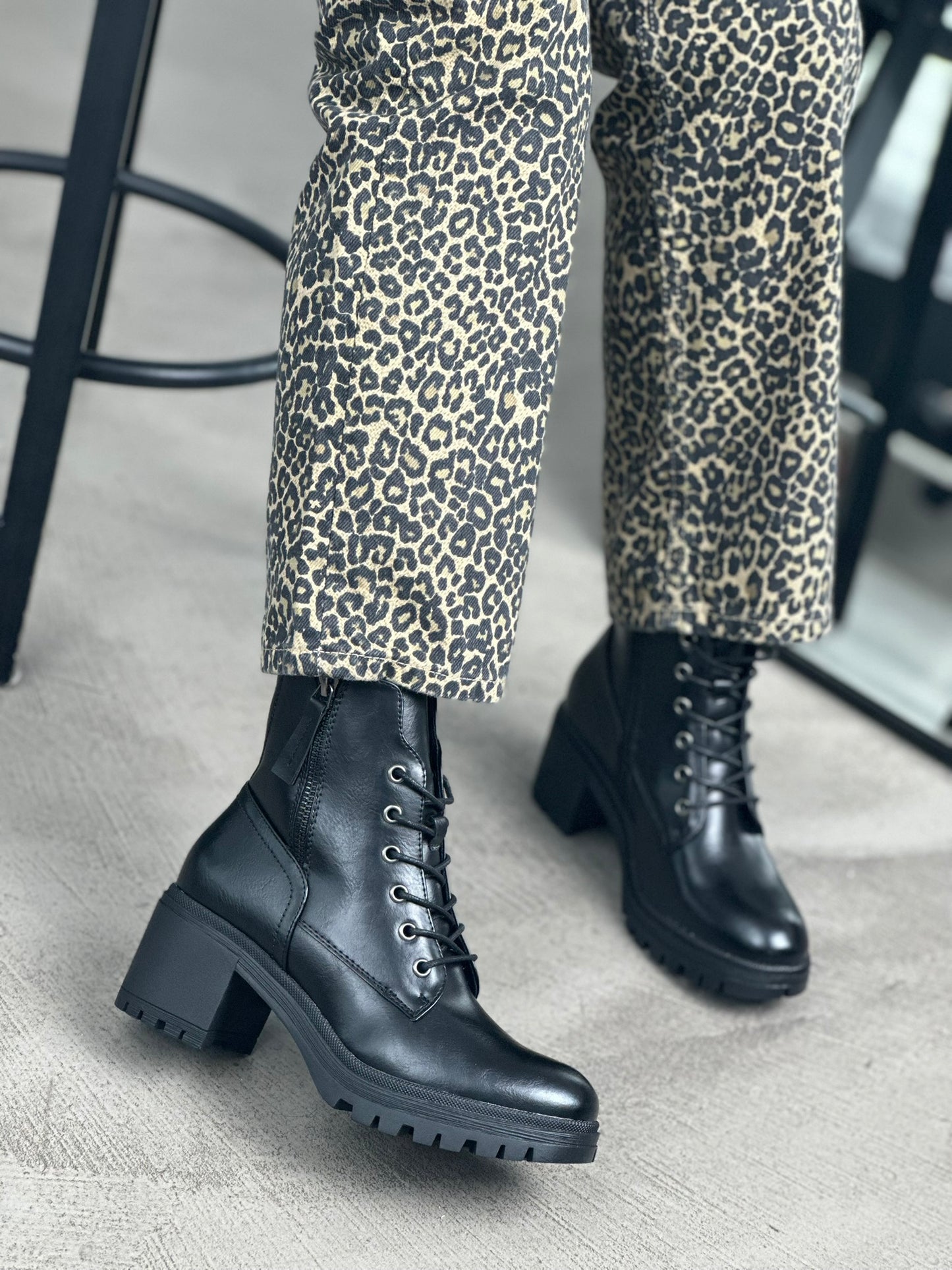 MID HEEL BOOTIES