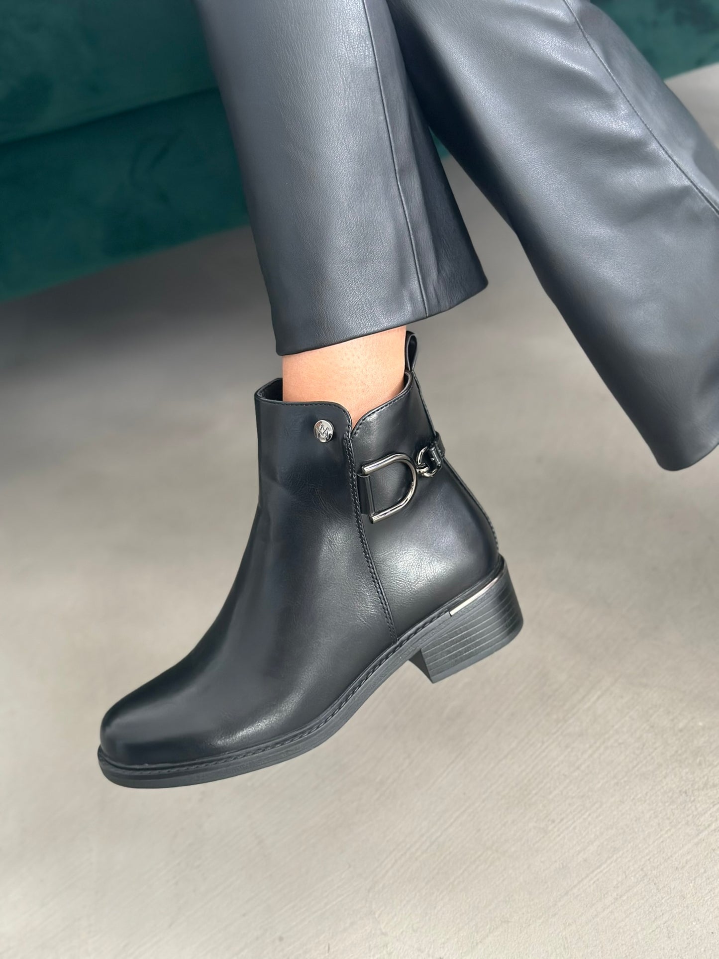 ANKLE BOOTS