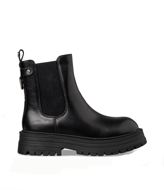 CHELSEA BOOTS