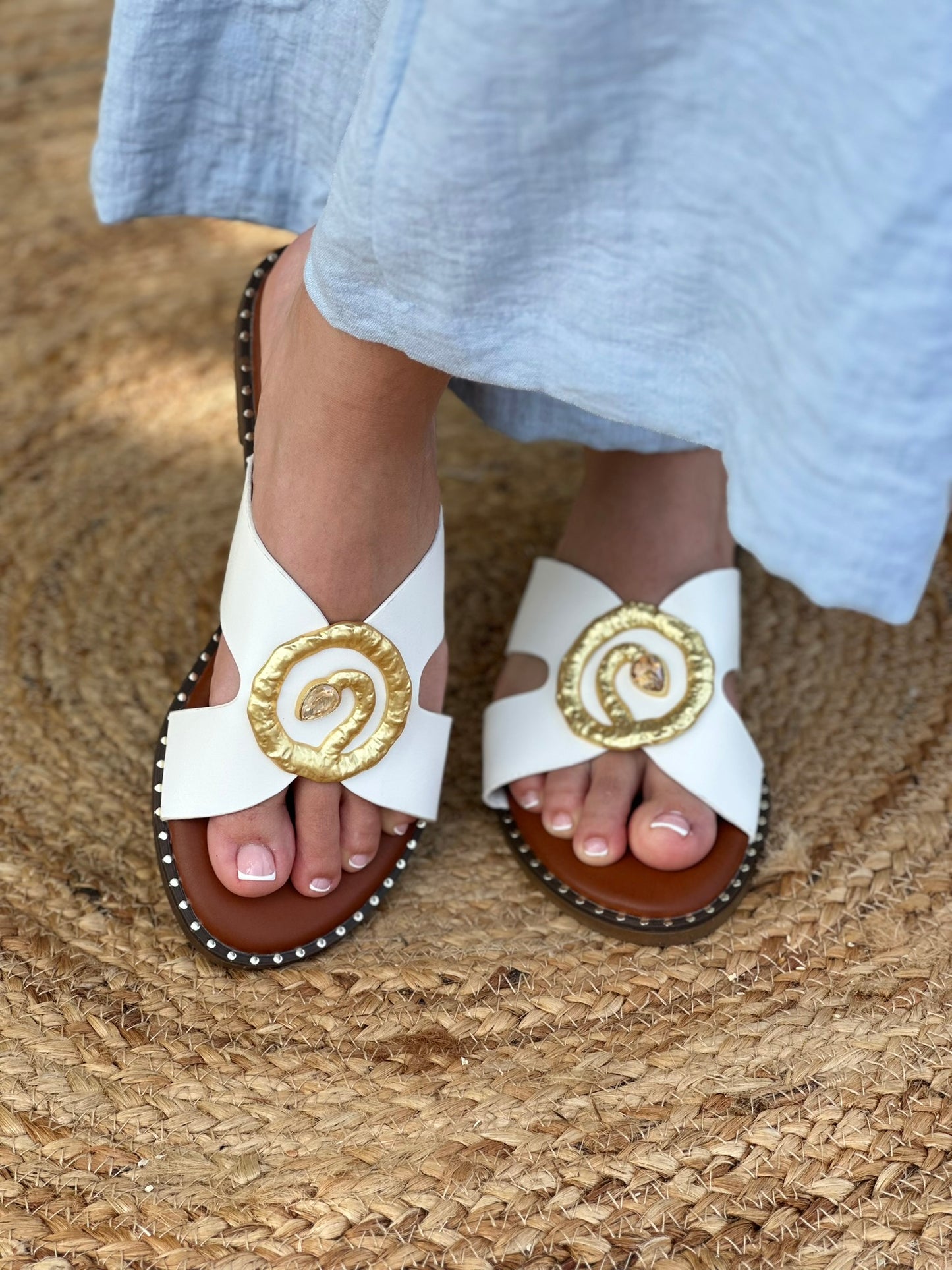 FLAT SANDALS