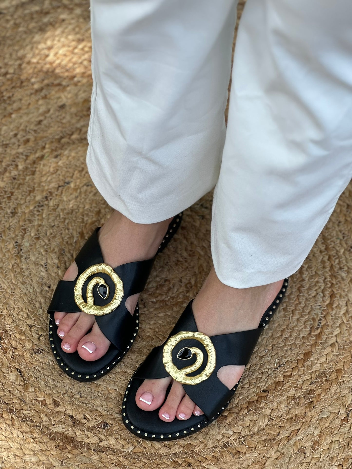 FLAT SANDALS