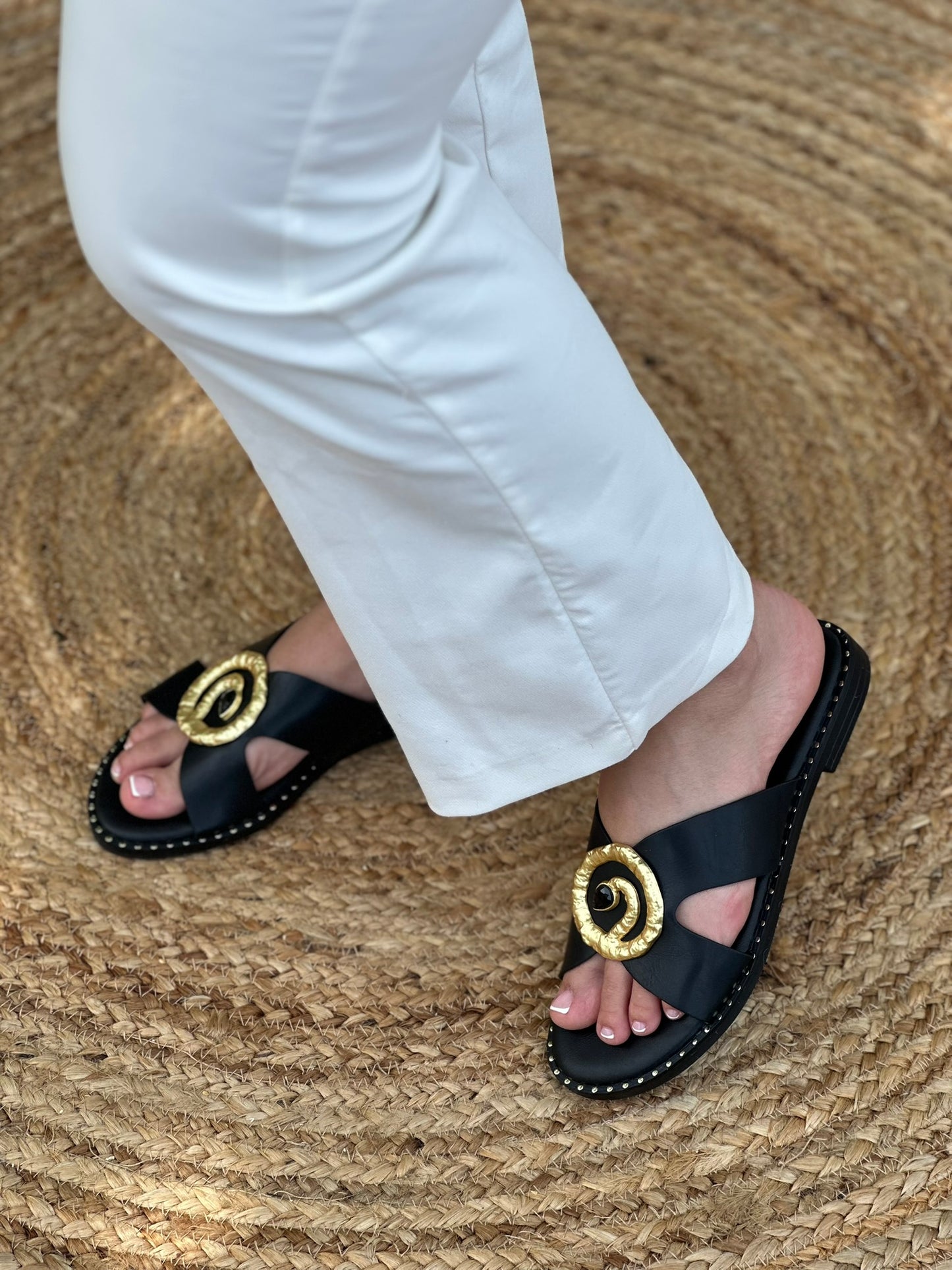 FLAT SANDALS