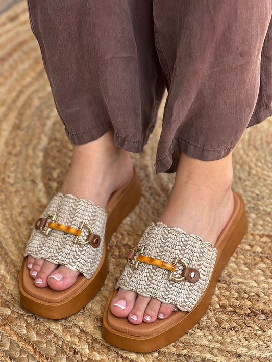 Flatforms δερμάτινα σανδάλια με φαρδιά φάσα Ragazza 01163