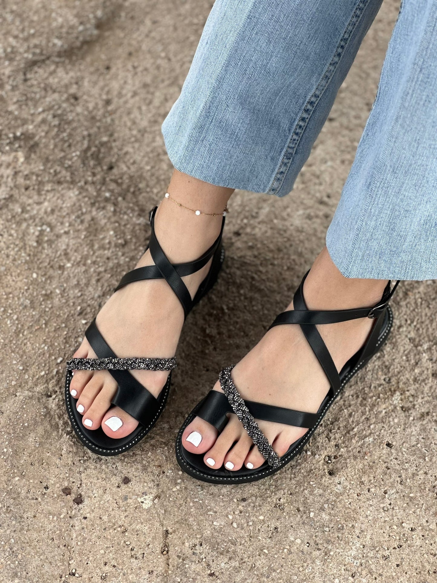 FLAT SANDALS