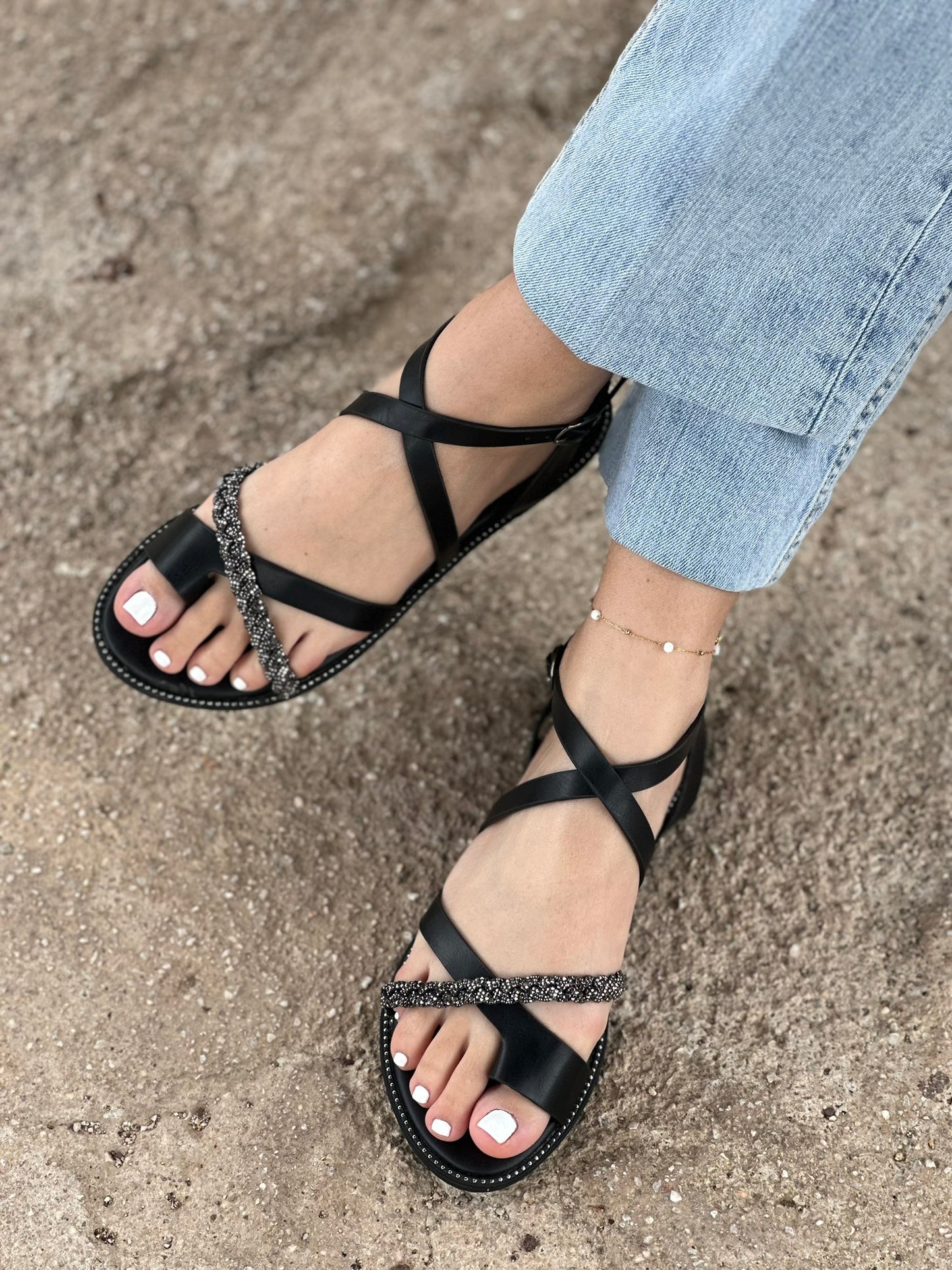 FLAT SANDALS