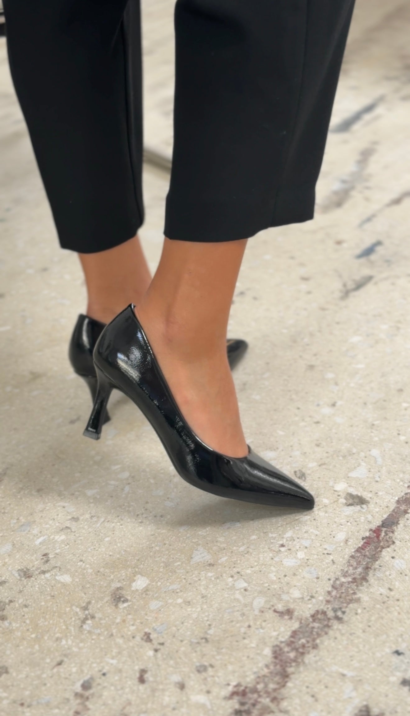 MID-HEEL PUMPS
