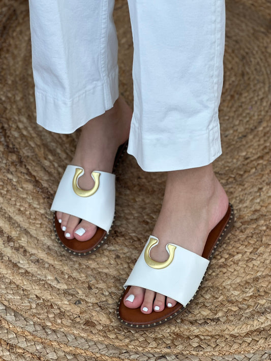 FLAT SANDALS