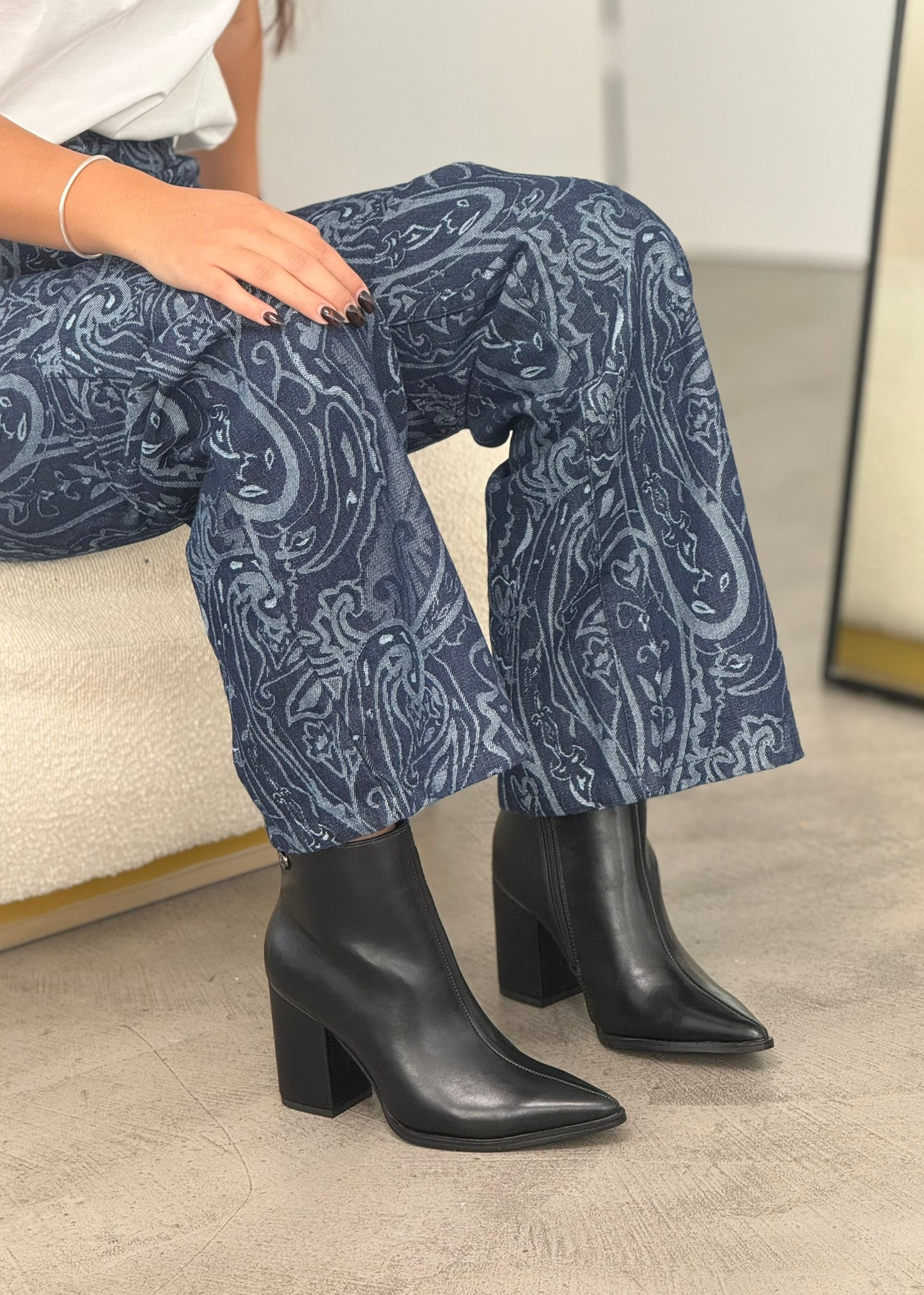 POINTED TOE BOOTIES
