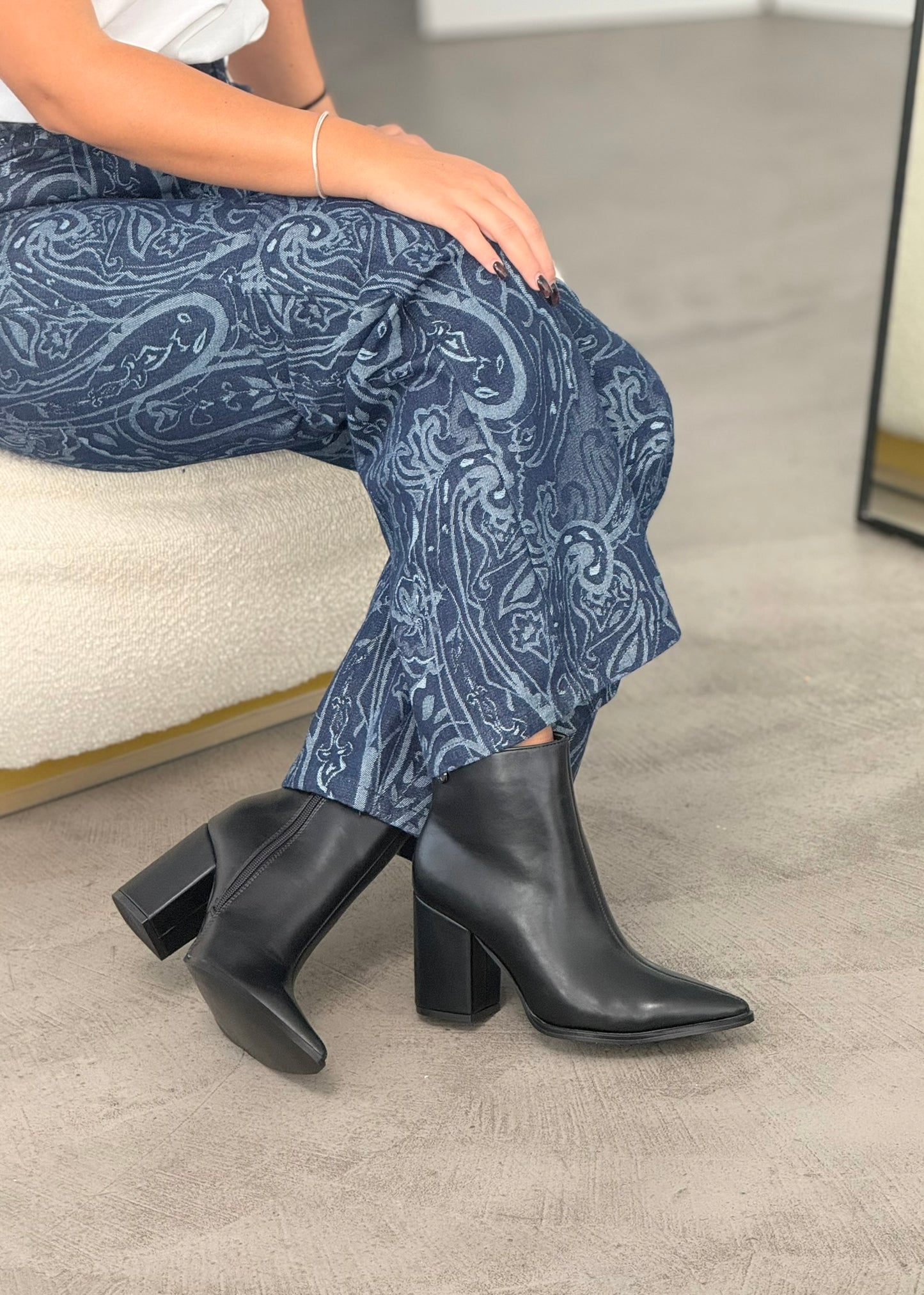 POINTED TOE BOOTIES
