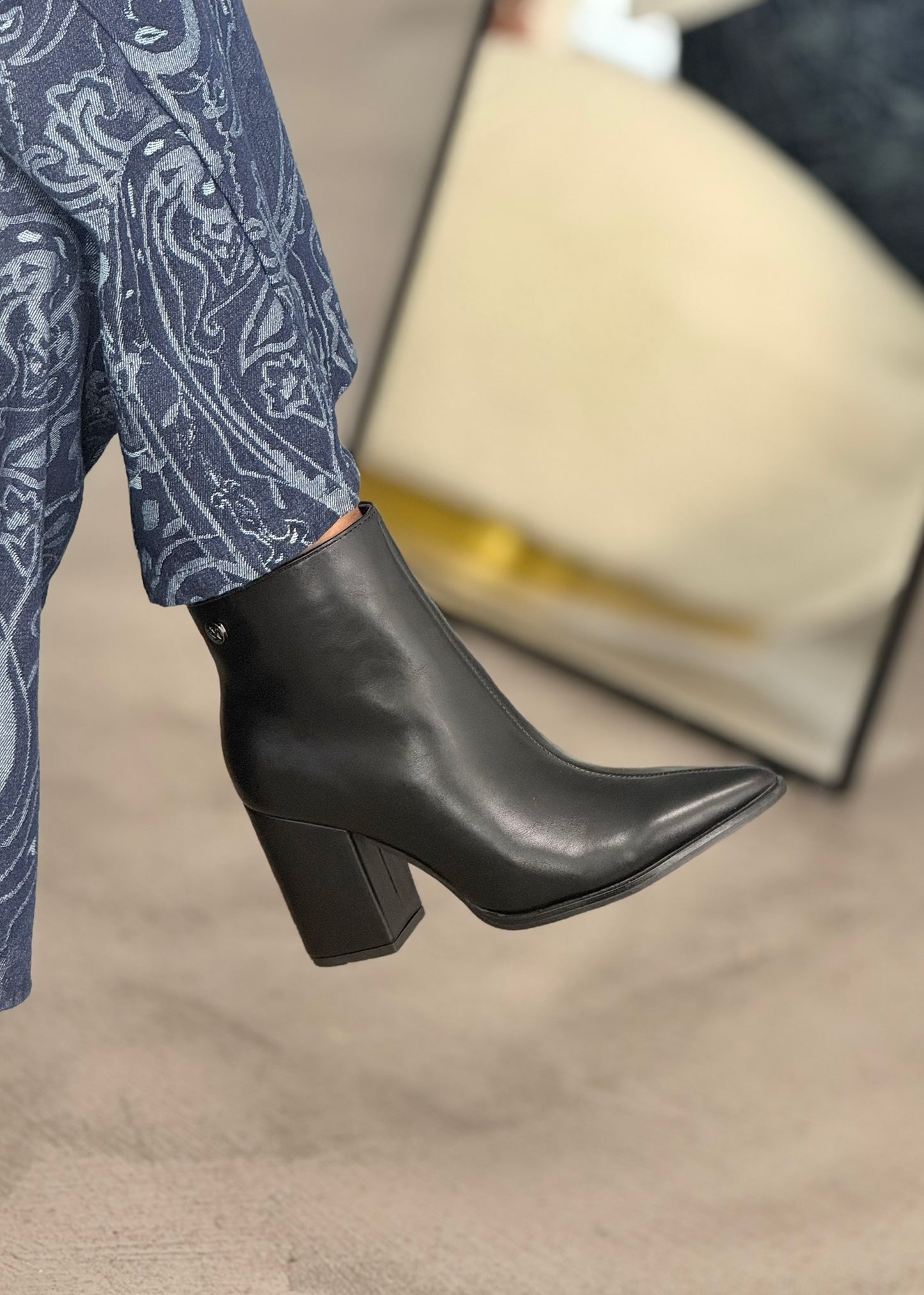 POINTED TOE BOOTIES