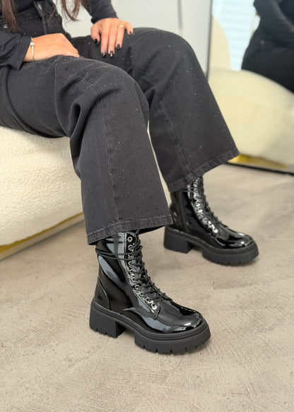 COMBAT BOOTS