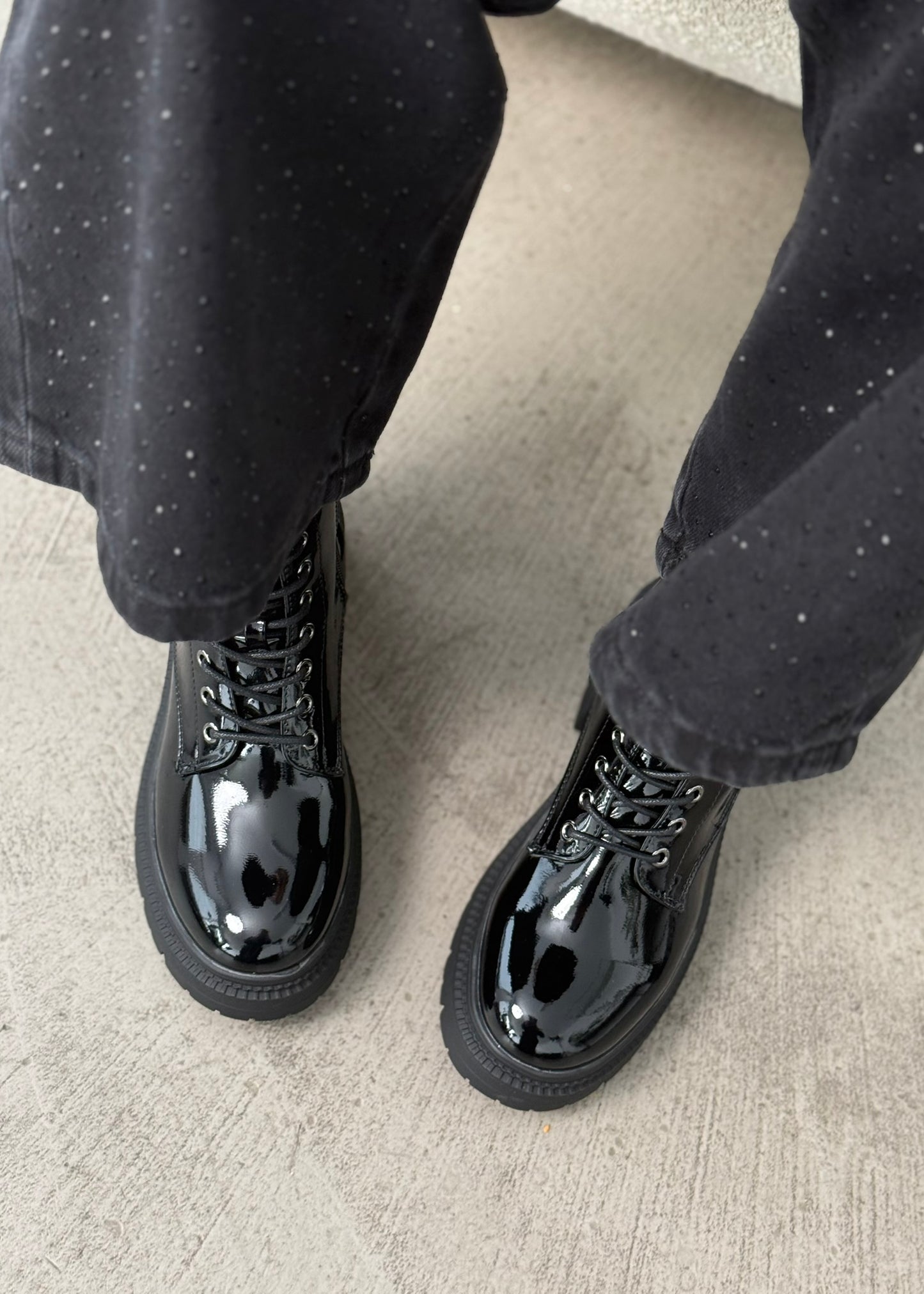 COMBAT BOOTS