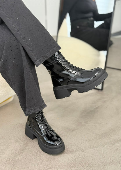 COMBAT BOOTS