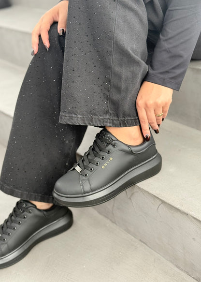 LOW TOP SNEAKERS