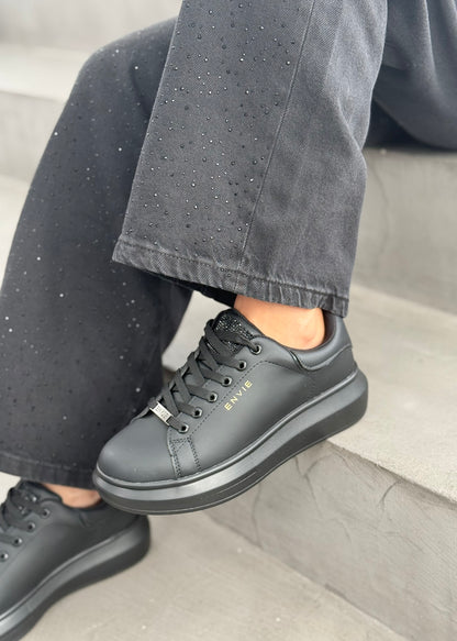 LOW TOP SNEAKERS