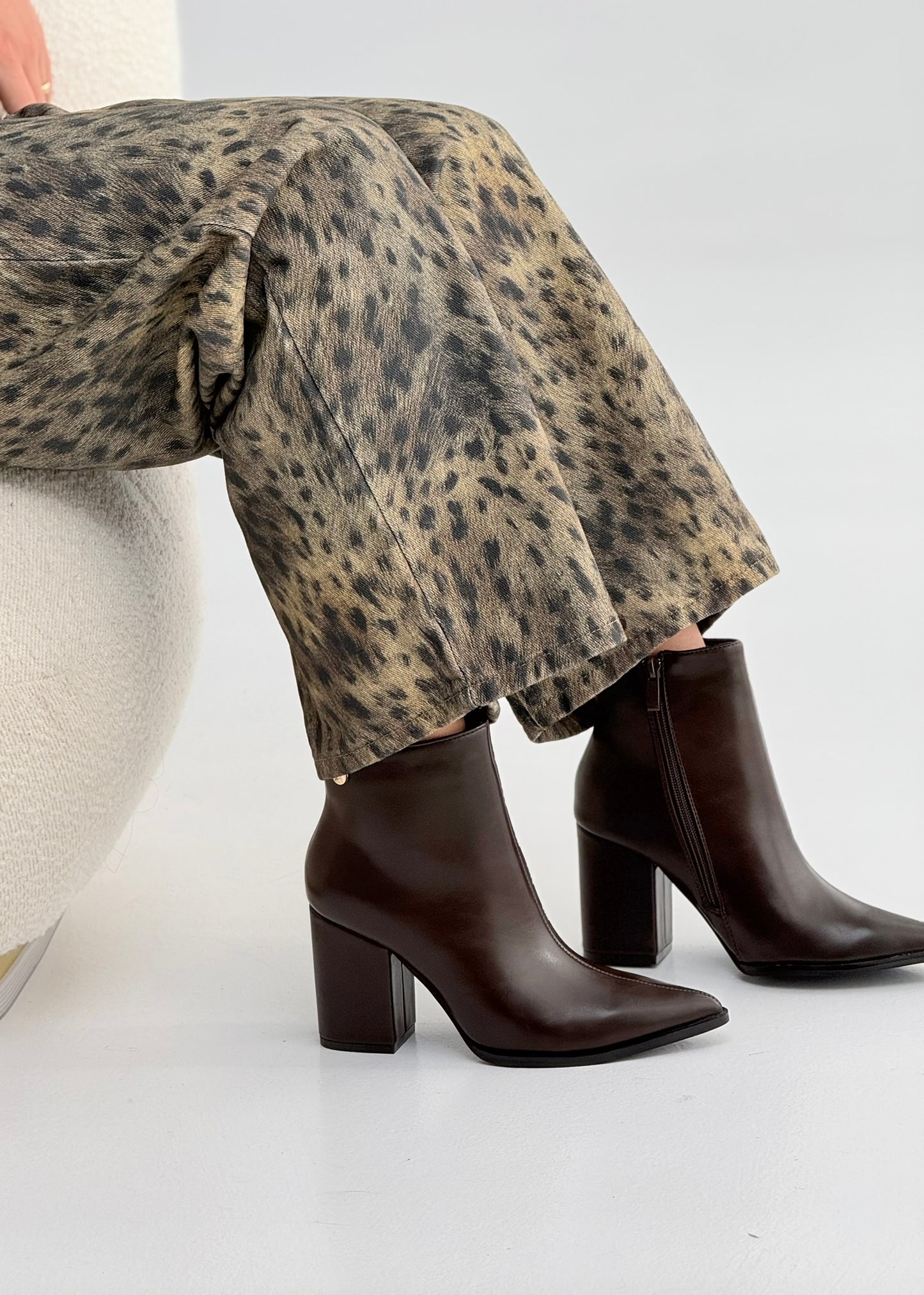 POINTED TOE BOOTIES