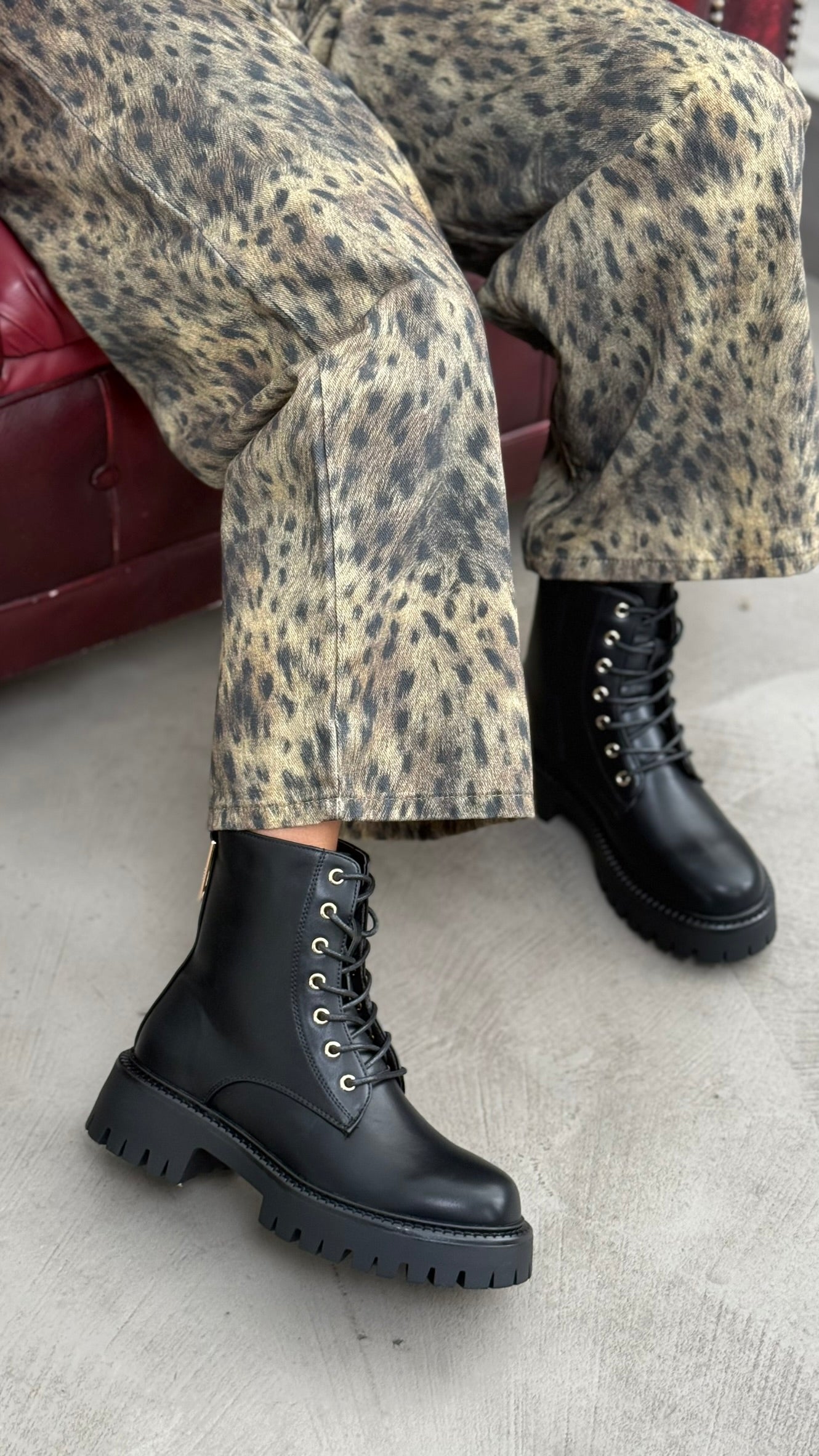 COMBAT BOOTS