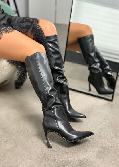 POINTED TOE BOOTS