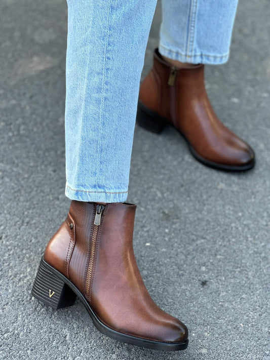ANKLE BOOTS