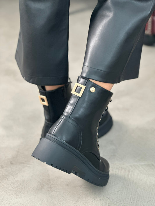 COMBAT BOOTS