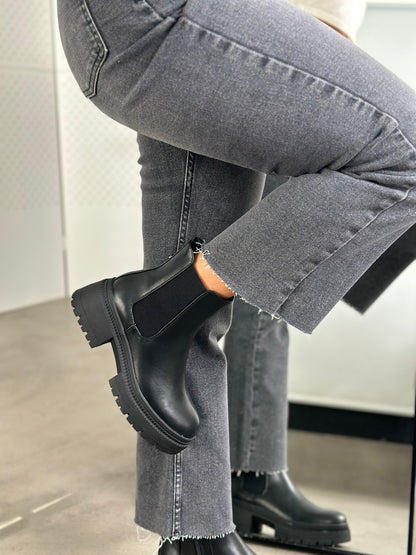 CHELSEA BOOTS
