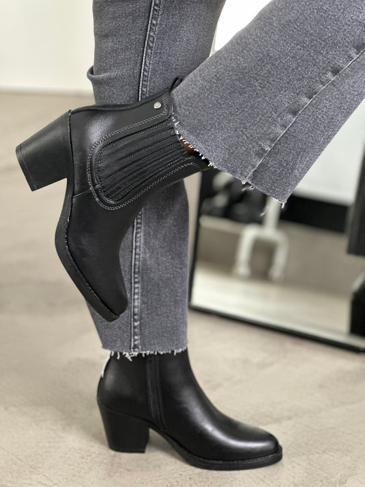 ANKLE BOOTS