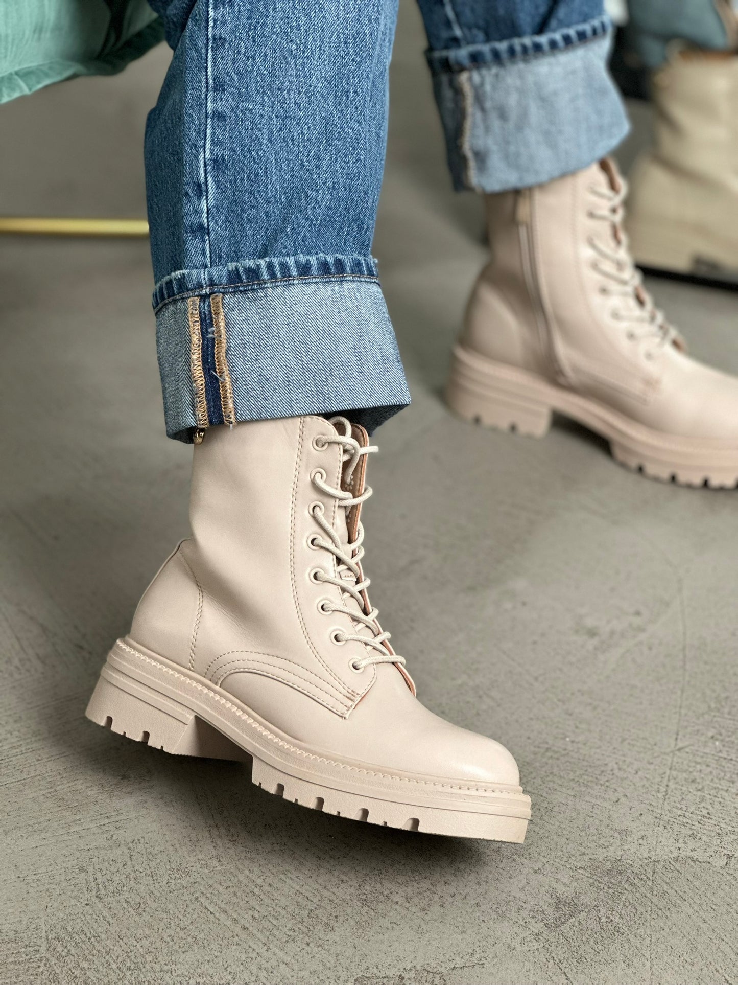 COMBAT BOOTS