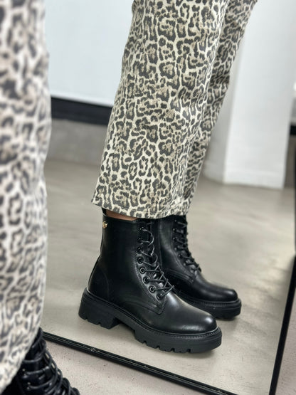 COMBAT BOOTS