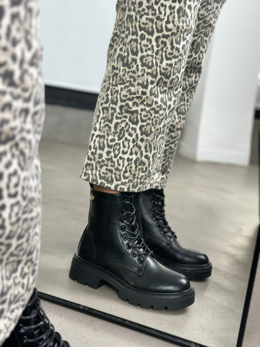 COMBAT BOOTS