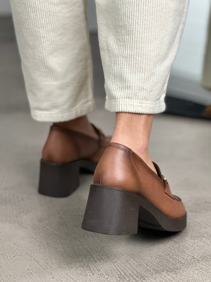 Loafers δερμάτινα με τακούνι Ragazza
