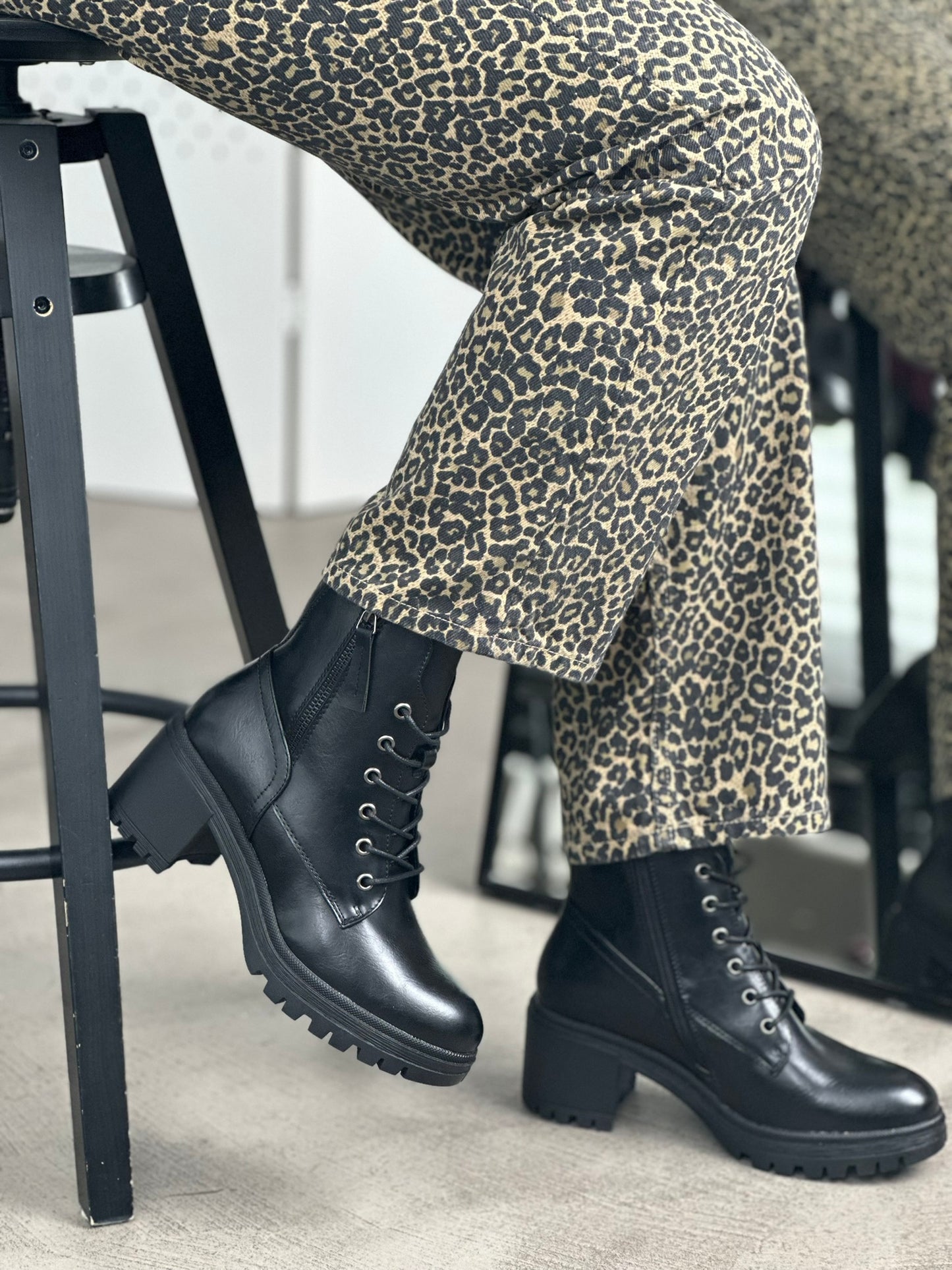 MID HEEL BOOTIES