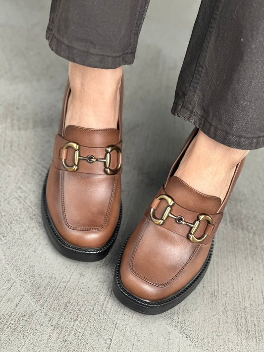 Loafers δερμάτινα με τακούνι Ragazza
