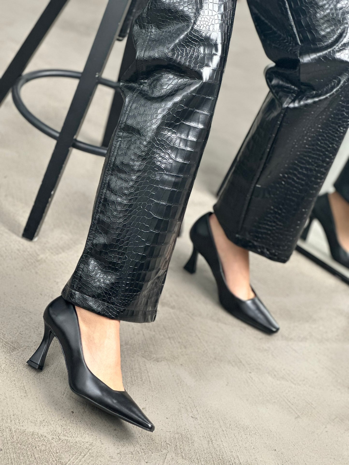 MID-HEEL PUMPS
