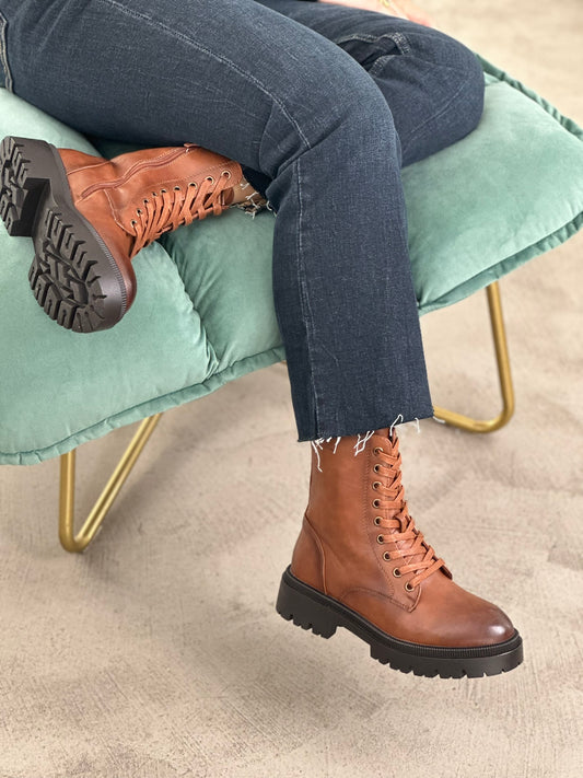 COMBAT BOOTS