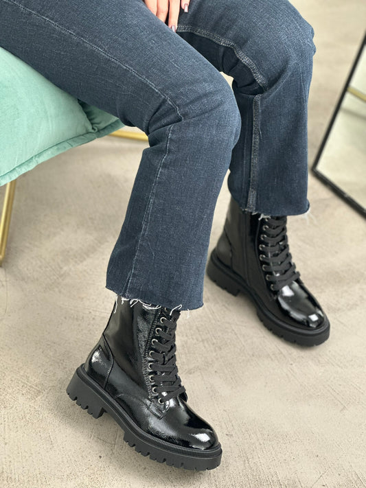 COMBAT BOOTS