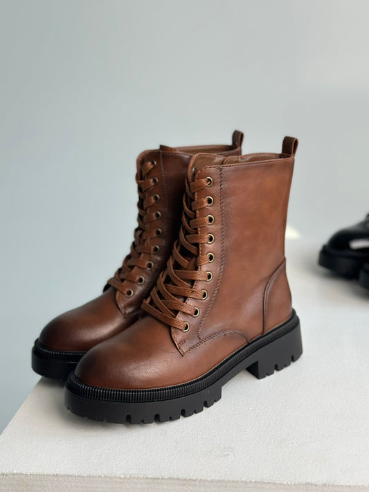 COMBAT BOOTS