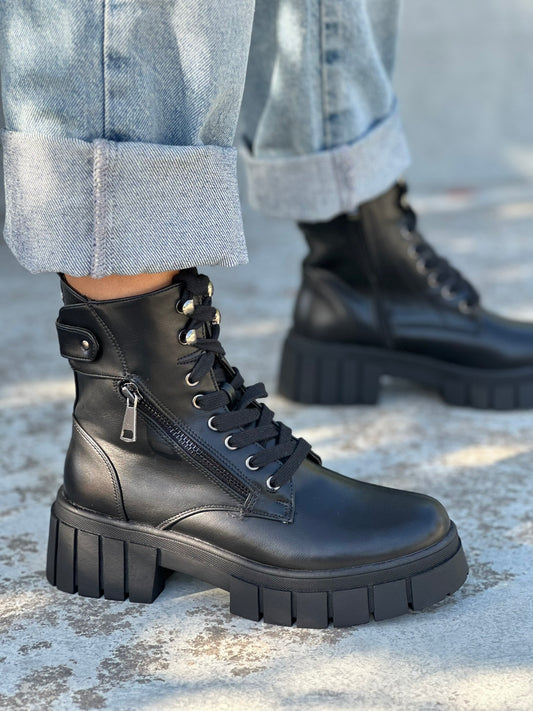 COMBAT BOOTS