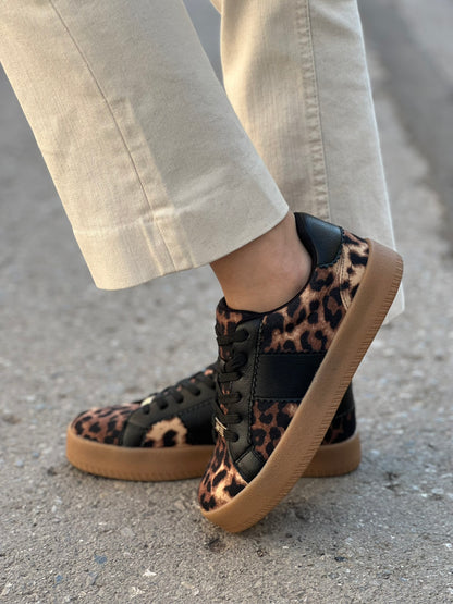 LOW TOP SNEAKERS
