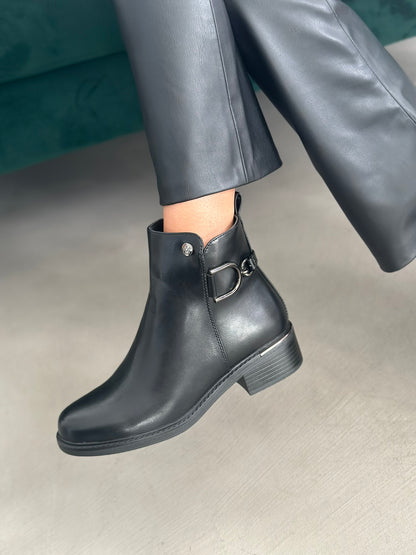 ANKLE BOOTS