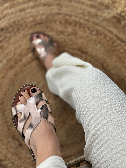 FLAT SANDALS