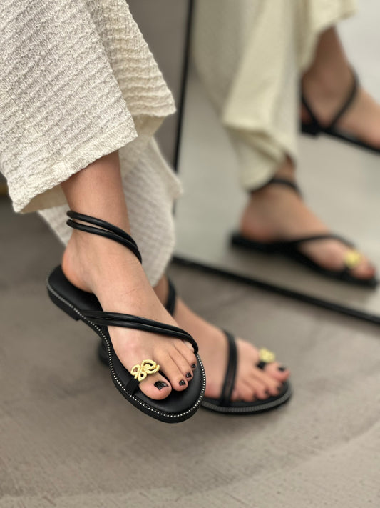 FLAT SANDALS