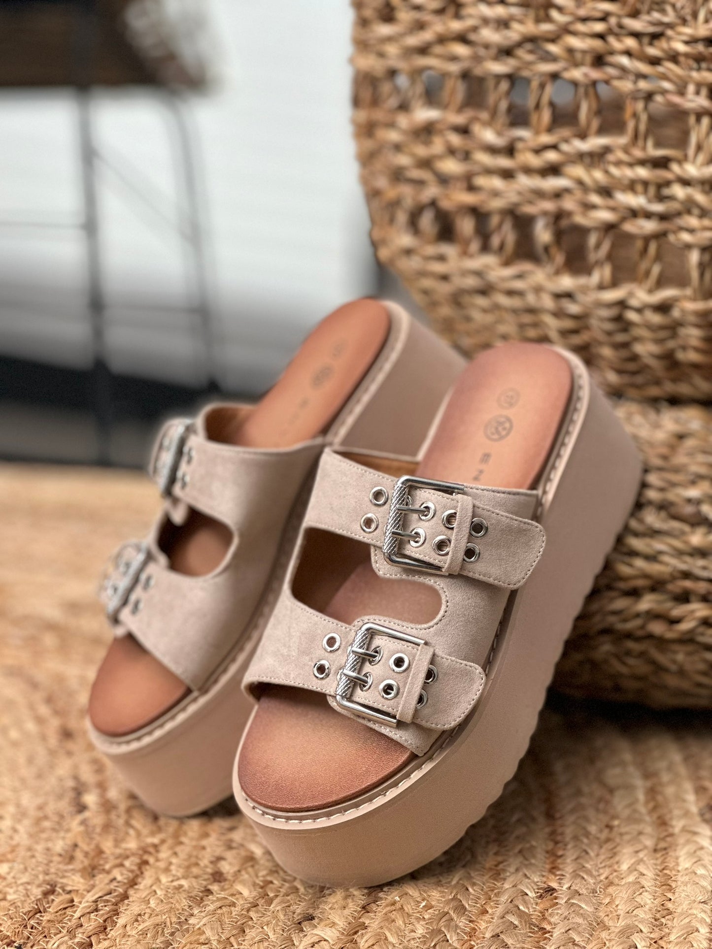 FLATFORM SANDALS