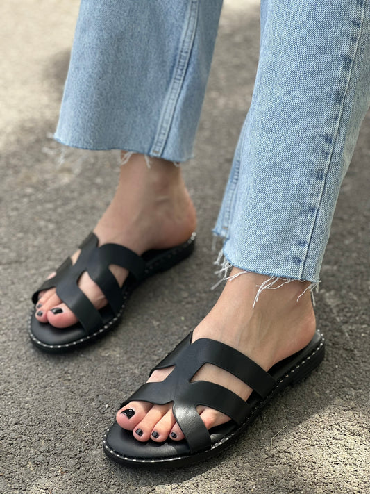 FLAT SANDALS
