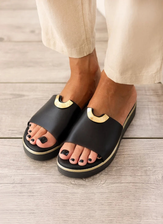 Σανδάλια flatforms δερμάτινα με μεταλλικό σχέδιο Ragazza 01083
